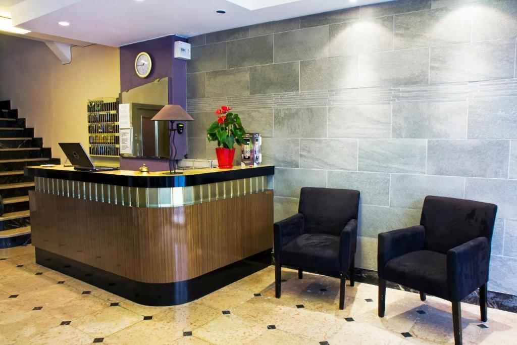 Hotel Croix Des Nordistes Lourdes Exteriör bild
