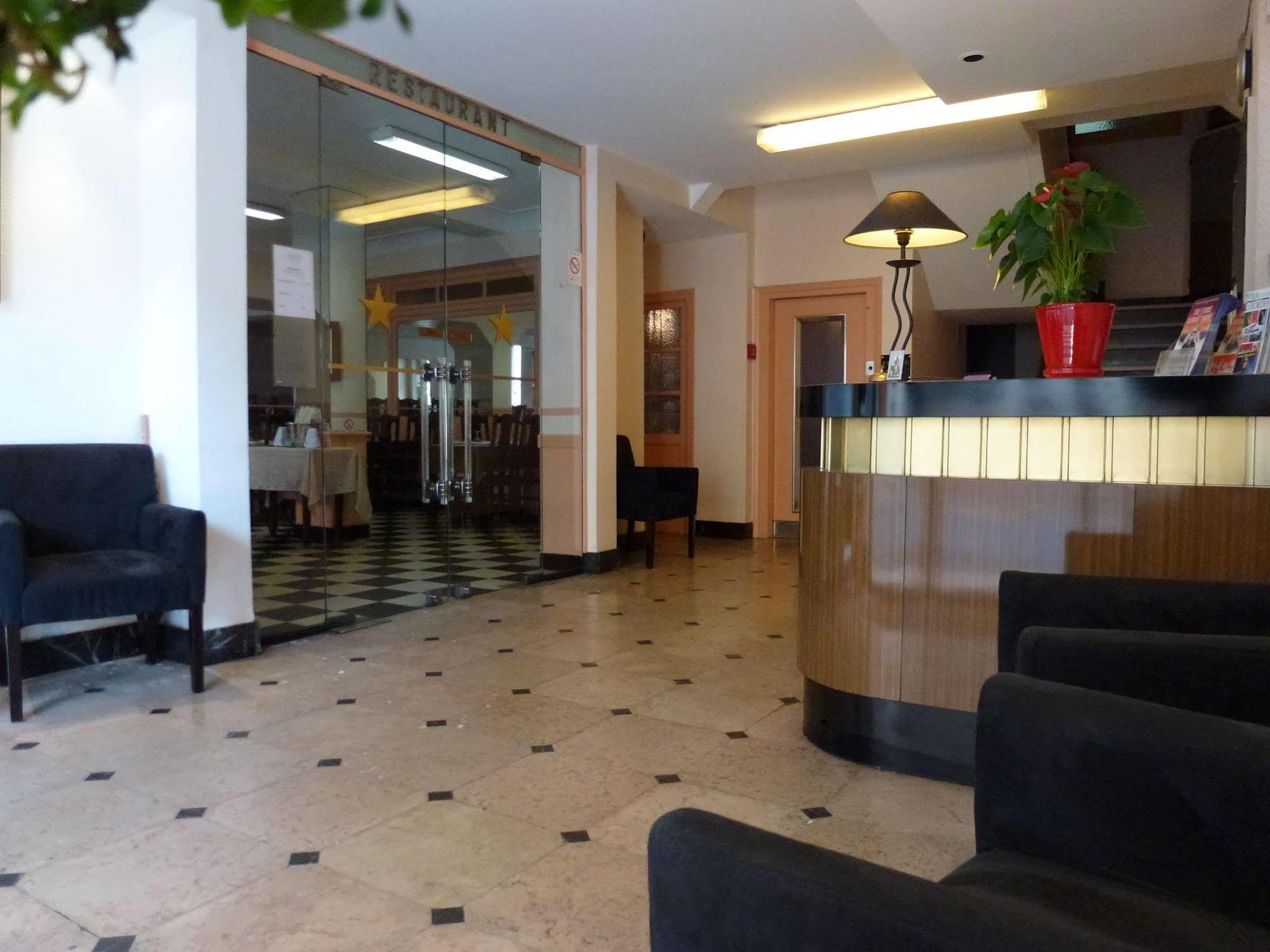 Hotel Croix Des Nordistes Lourdes Exteriör bild