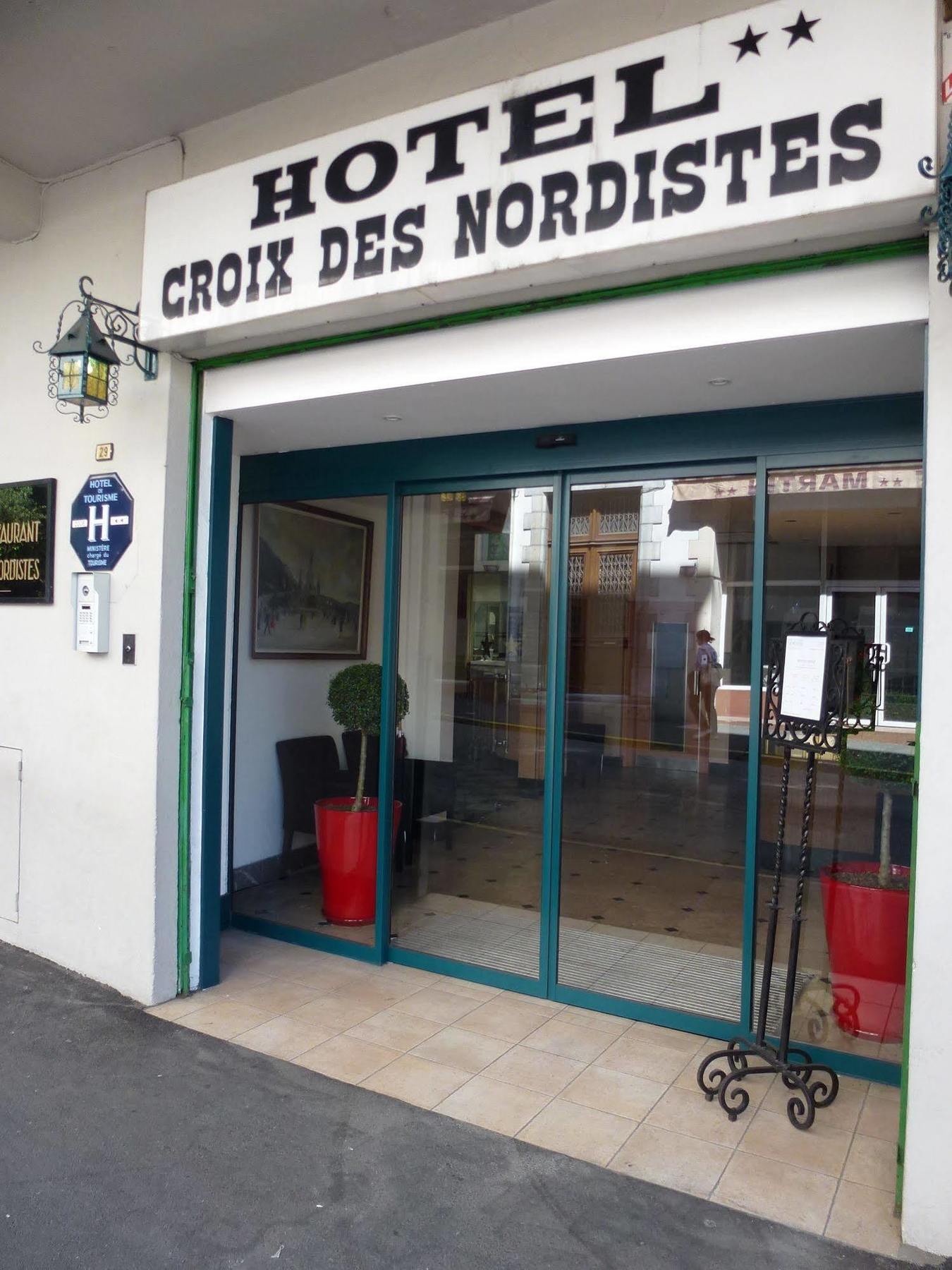 Hotel Croix Des Nordistes Lourdes Exteriör bild